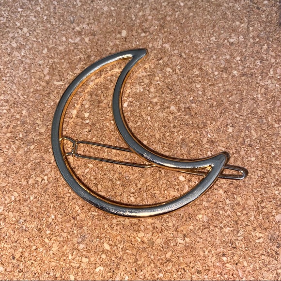 1 Piece Cute Gold Moon Shaped Hair Pin - Picture 5 of 5